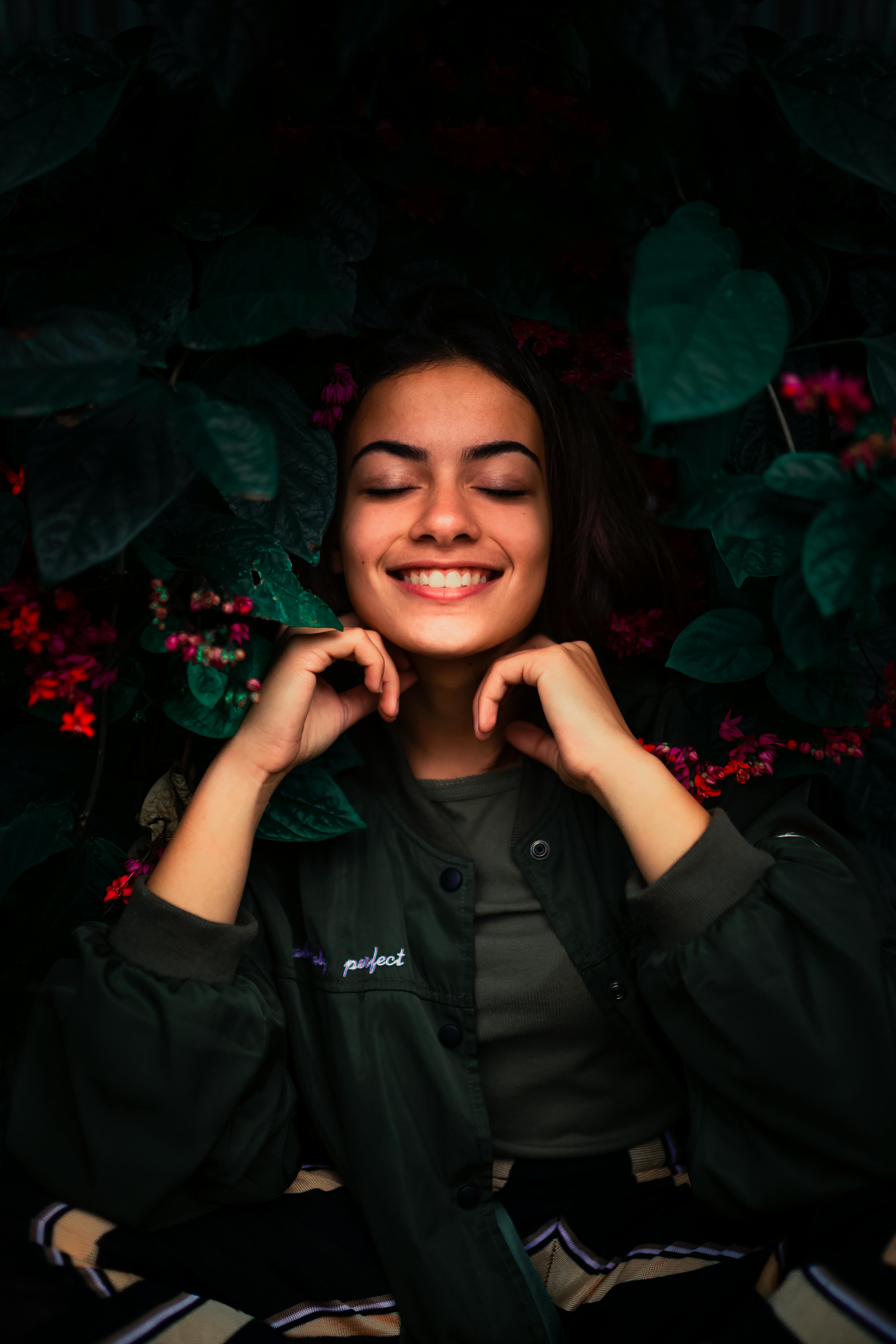 院线热映专题海报：电影氛围人物图